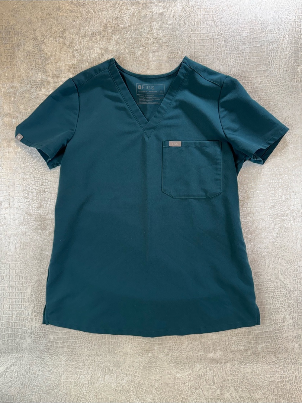 FIGS Catarina Caribbean Blue One-Pocket Scrub Top, Women’s size XS